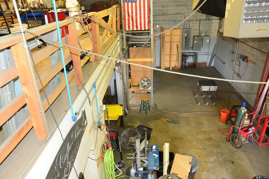 More Photos Of 9107 Industry Dr, Manassas Park Warehouse For Lease