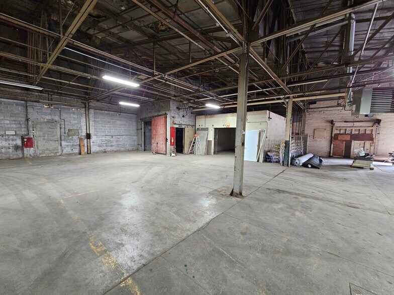 More Photos Of 3274 Beekman St, Cincinnati Warehouse For Sale