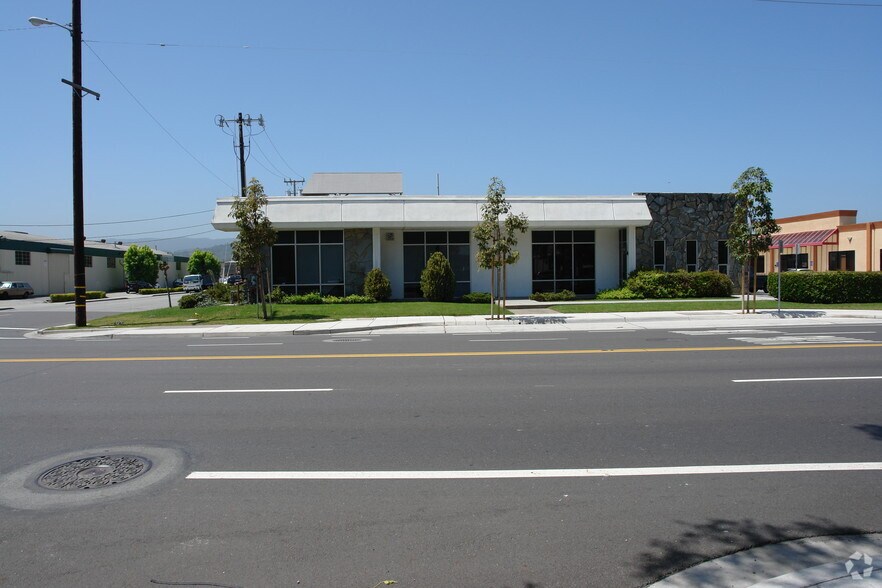 More Photos Of 888-894 Industrial Rd, San Carlos Flex For Lease