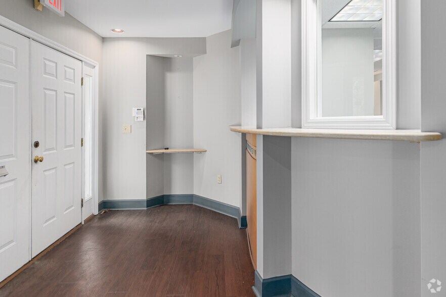 More Photos Of 3810 Williamsburg Park Blvd, Jacksonville Office For Sale