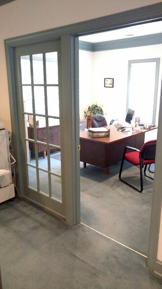 More Photos Of 291 McLaws Cir, Williamsburg Office For Sale