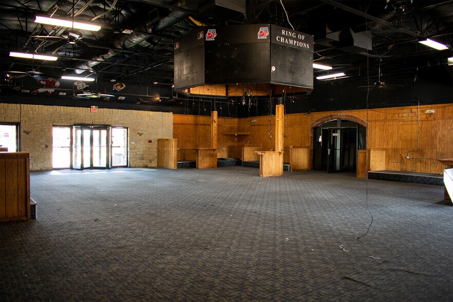More Photos Of 1801 N Plano Rd, Richardson Specialty For Lease