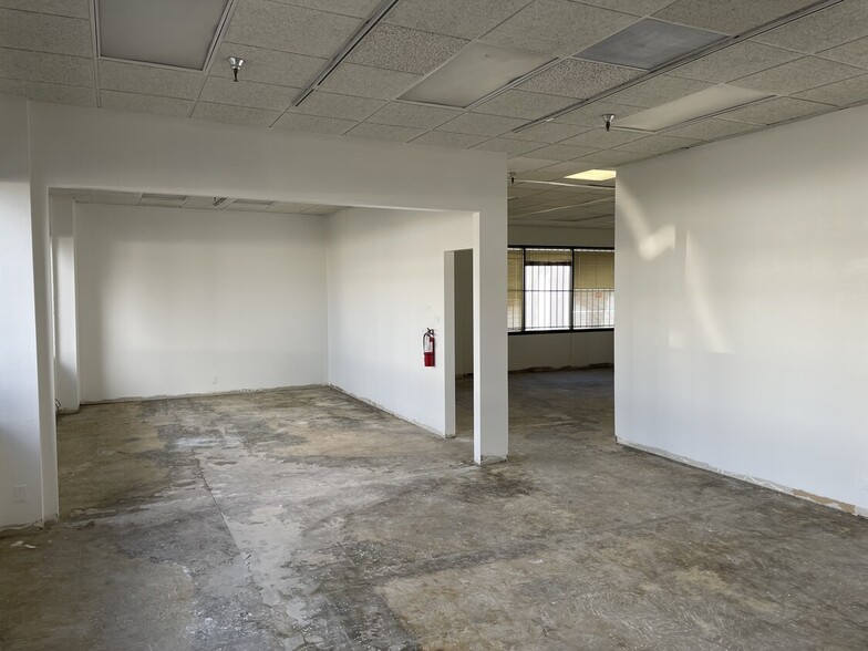 More Photos Of 5542 Buckingham Dr, Huntington Beach Warehouse For Sale