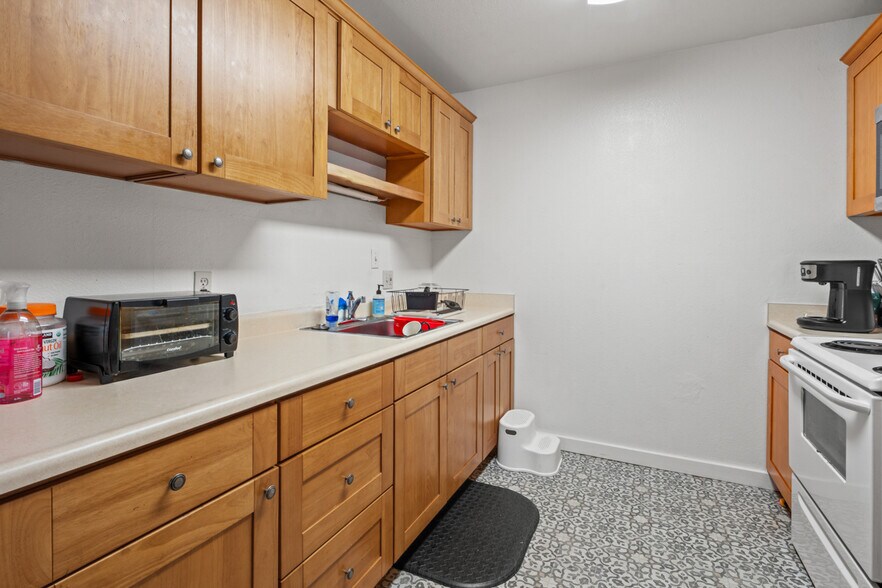 More Photos Of 2020 S Dora St, Ukiah Apartments For Sale