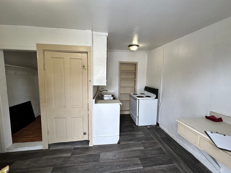 More Photos Of 1831 N C St, Elwood Apartments For Sale