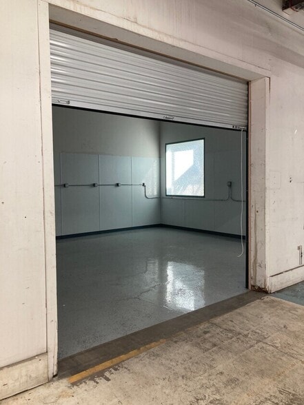 More Photos Of 2002 Dempster St, Evanston Flex For Lease