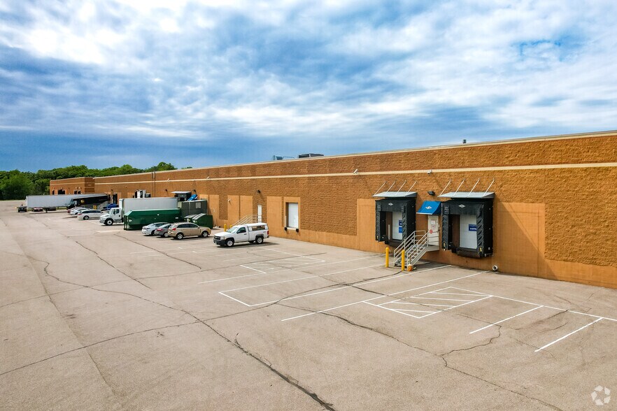More Photos Of 3350 N Granada Ave, Saint Paul Light Manufacturing For Lease