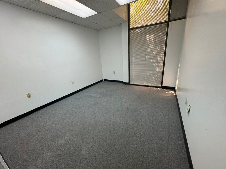 More Photos Of 889 Seahawk Cir, Virginia Beach Manufacturing For Lease