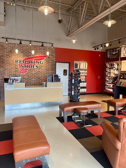 More Photos Of 3052 N Eastman Rd, Longview Freestanding For Lease