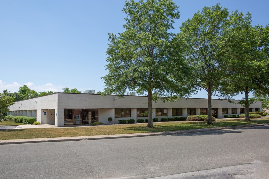 Primary Photo Of 760 Koehler Ave, Ronkonkoma Light Manufacturing For Lease