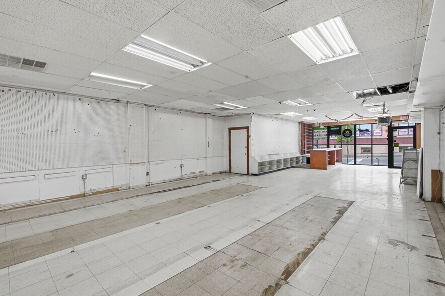 More Photos Of 7 New Main St, Haverstraw Storefront Retail Residential For Lease
