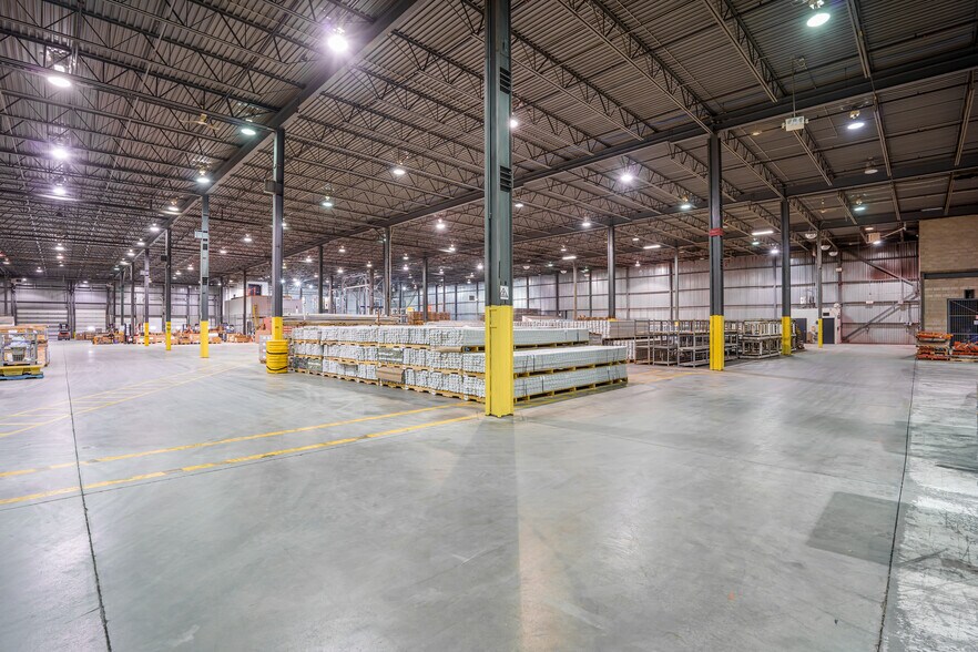 More Photos Of 1690 Rue Eiffel, Boucherville Warehouse For Lease