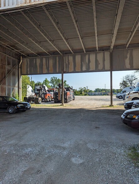 More Photos Of 4857 171st St, Country Club Hills Distribution For Lease