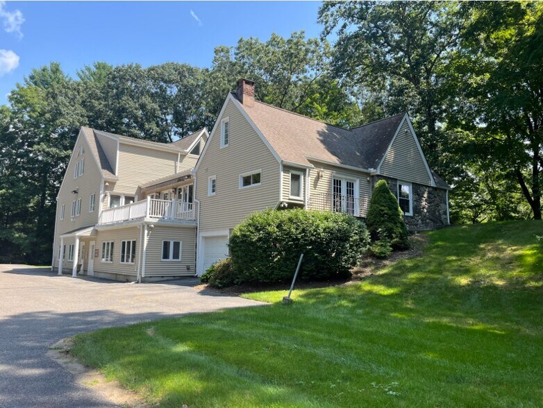 Primary Photo Of 569 Main St, Monroe Office For Lease