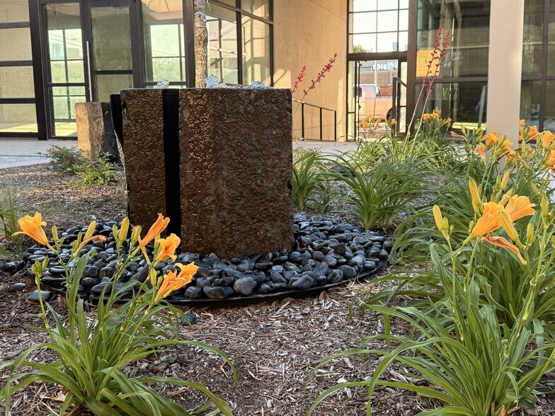 More Photos Of 1937 Irving Blvd, Dallas Showroom For Lease