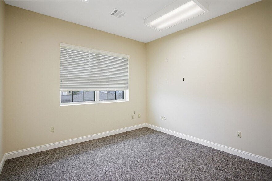 More Photos Of 1773 Ryan St, Lake Charles Office For Sale