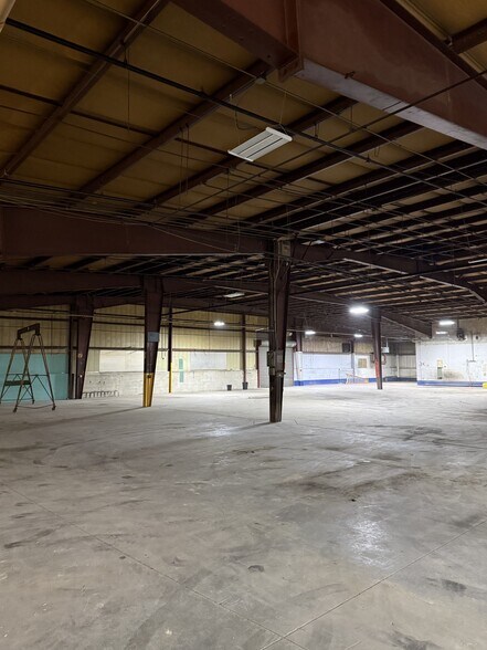 More Photos Of 100 Chelmsford Rd, Billerica Manufacturing For Lease