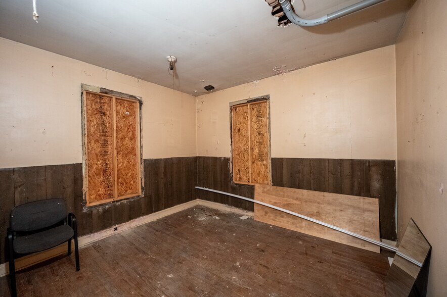 More Photos Of 2815 Grand Central Ave, Vienna General Retail For Sale