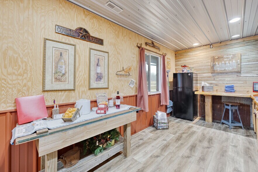 More Photos Of 714 N Saint Mary St, Pilot Knob Freestanding For Sale