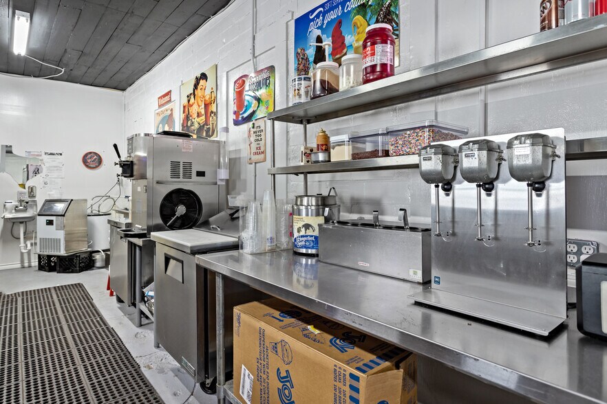 More Photos Of 201 E Bluff St, Woodville Restaurant For Sale