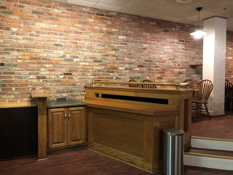 More Photos Of 100 E Park St, Olathe Office For Lease