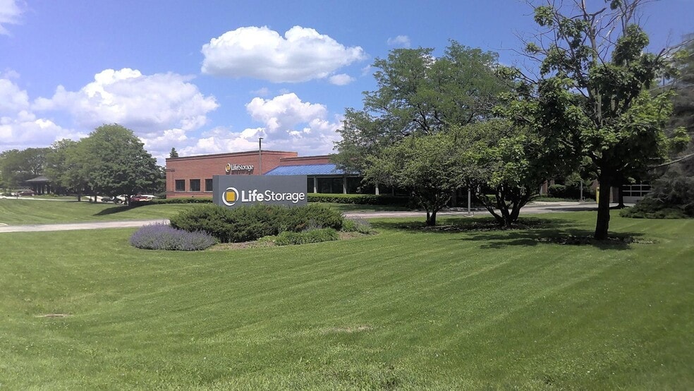 More Photos Of 1455 S Barrington Rd, Barrington Self Storage For Lease