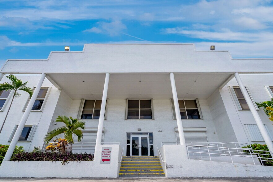 More Photos Of 12800 NW 38th Ave, Opa Locka Warehouse For Lease