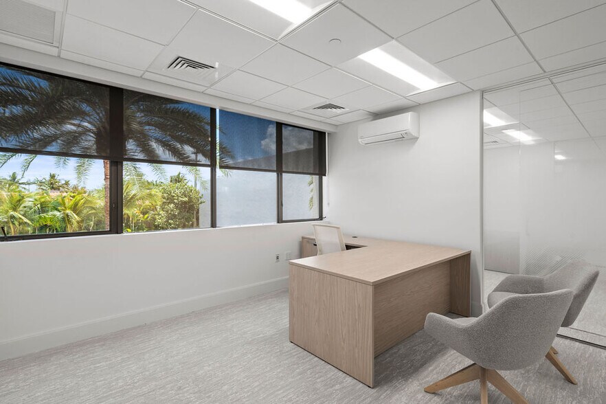 More Photos Of 324 Royal Palm Way, Palm Beach Office For Lease