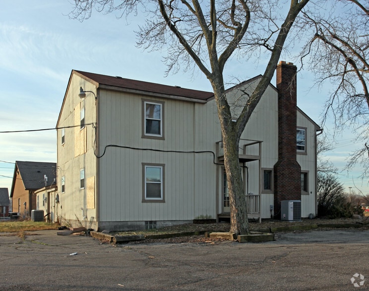 More Photos Of 17735 Fort St, Riverview Office For Lease