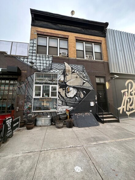 More Photos Of 10 Grattan St, Brooklyn Warehouse For Lease