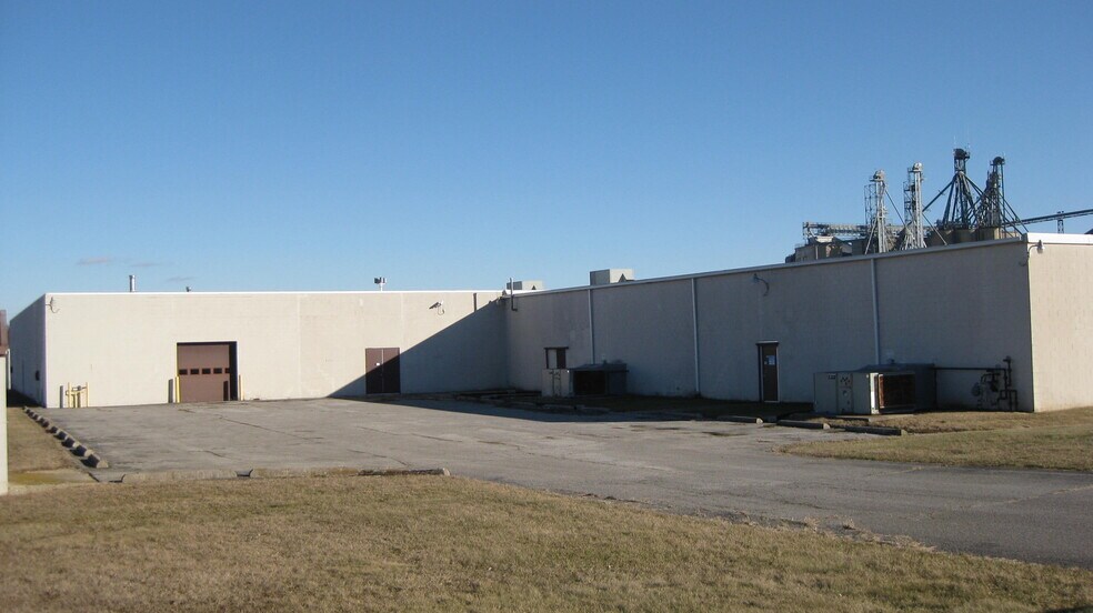 More Photos Of 367 W 1st St, South Whitley Manufacturing For Sale