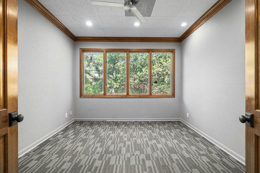 More Photos Of 5750 Balcones Dr, Austin Medical For Sale