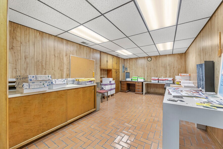 More Photos Of 14924 Beloit Snodes Rd, Beloit Manufacturing For Lease