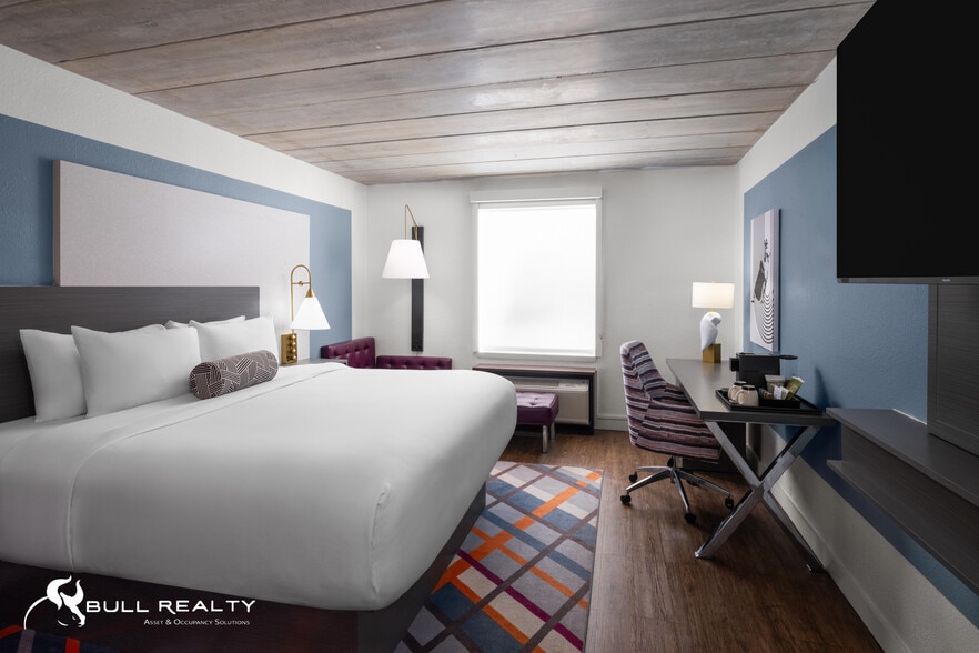 More Photos Of 1508 Texas Ave S, College Station Hotel For Sale