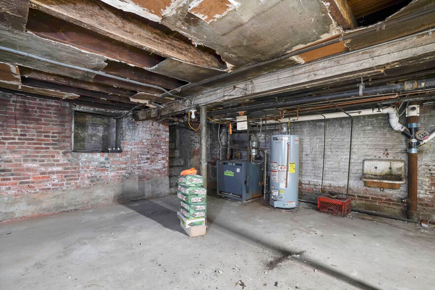 More Photos Of 6656 Myrtle Ave, Glendale Storefront Retail Residential For Lease