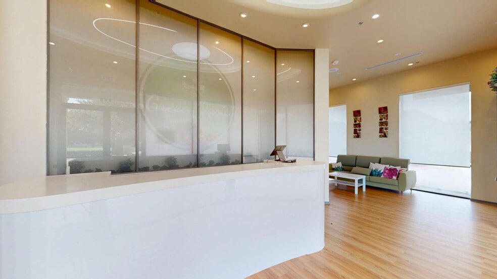 Primary Photo Of 18318 University Blvd, Sugar Land Storefront For Lease