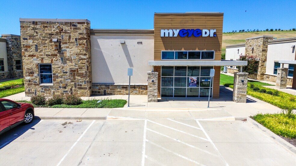 More Photos Of 4110 N Collins St, Arlington Office For Sale