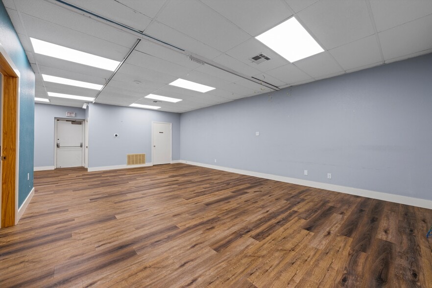 More Photos Of 605 Towne Oaks Dr, Waco Freestanding For Lease