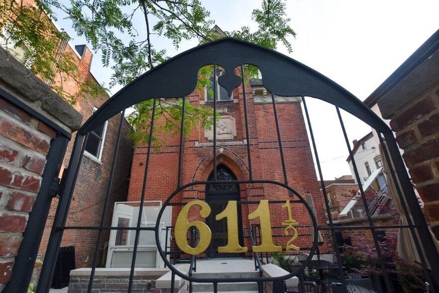 Primary Photo Of 611 E William St, Ann Arbor Sorority Fraternity House For Sale