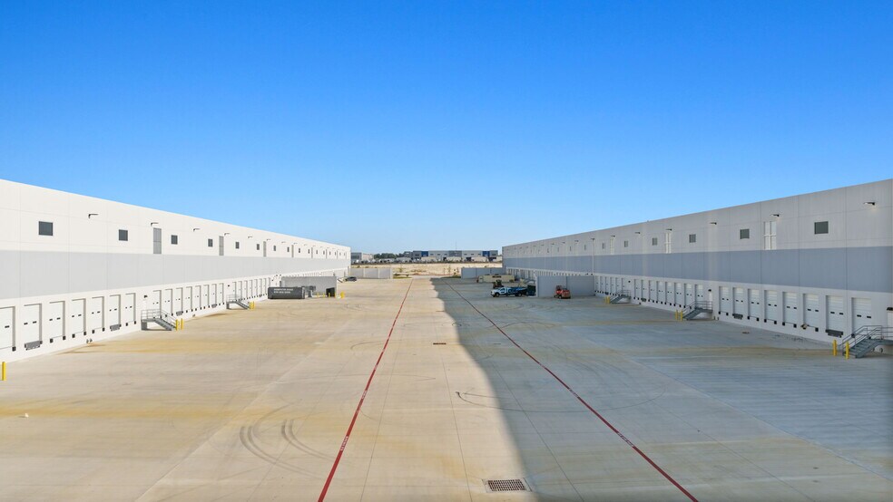 More Photos Of 160 Parker Way, Hutto Distribution For Sale