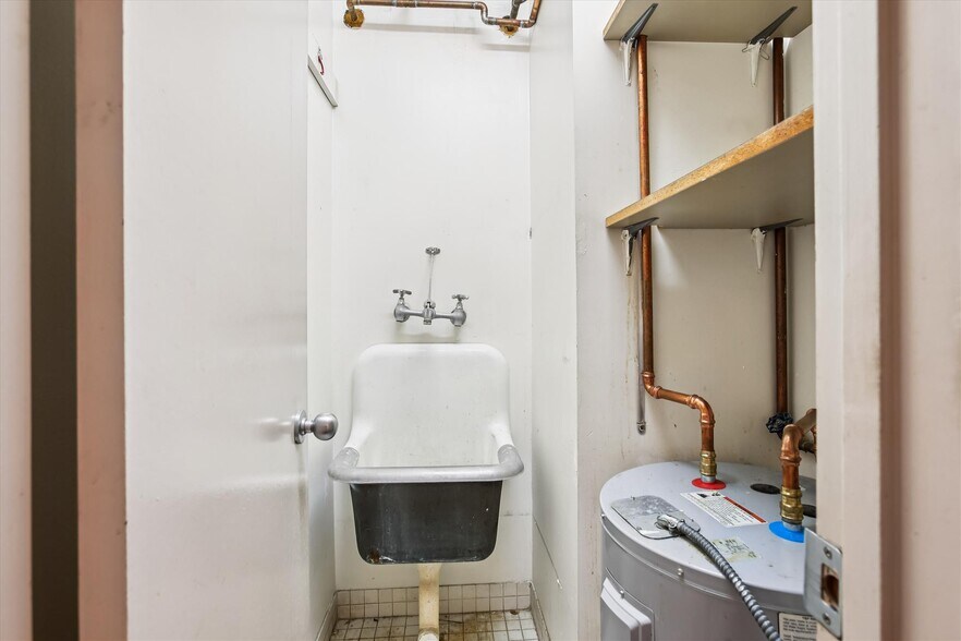 More Photos Of 1501 Duke St, Alexandria Office For Lease