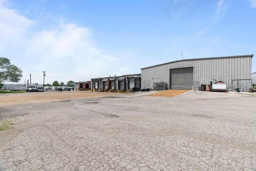 More Photos Of 8122 Reilly Ave, Saint Louis Manufacturing For Sale