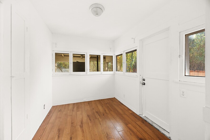 More Photos Of 4546 Eagle Rock Blvd, Los Angeles Apartments For Sale