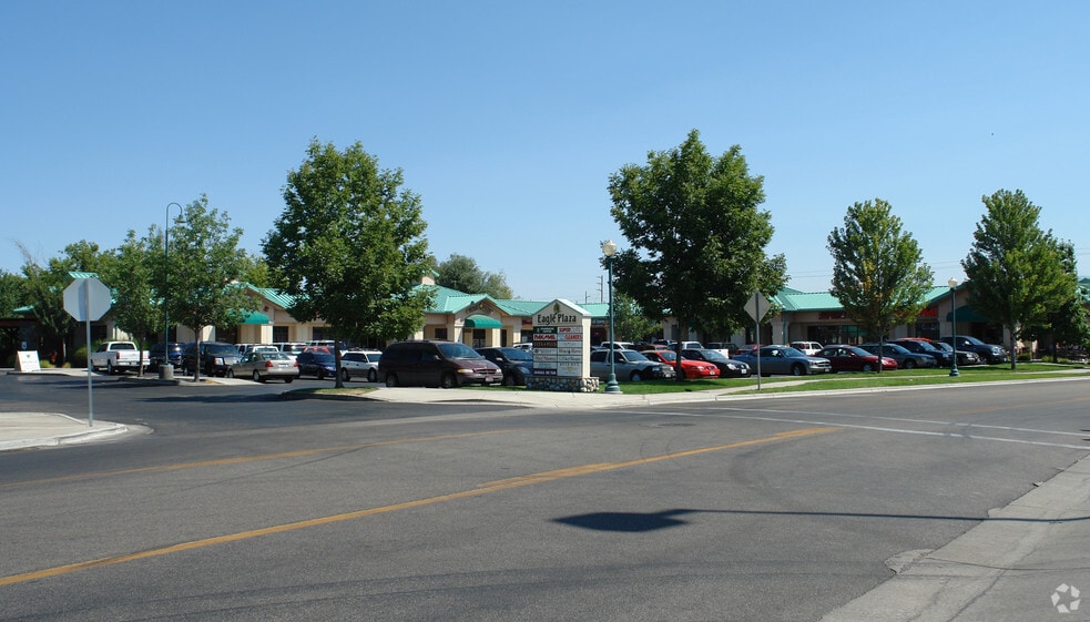 More Photos Of 228 E Plaza Dr, Eagle Freestanding For Lease