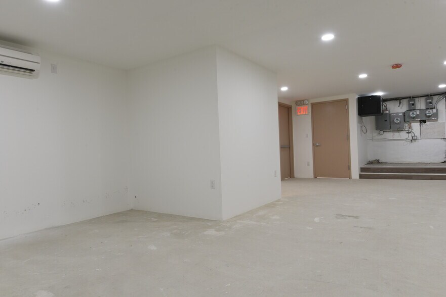 More Photos Of 92 Norman Ave, Brooklyn Storefront Retail Office For Lease