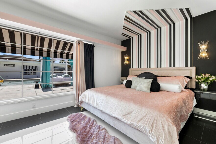 More Photos Of 120 W Vereda Sur, Palm Springs Hotel For Sale