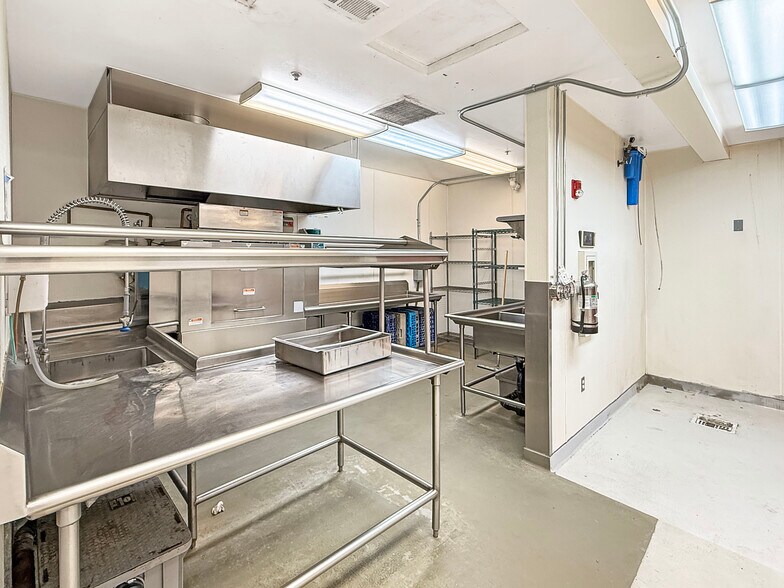 More Photos Of 594 NE Bellevue Ct, Bend Restaurant For Sale