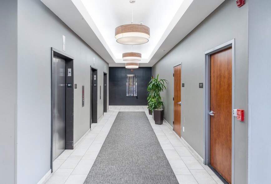 More Photos Of 10680 Treena St, San Diego Unknown For Lease