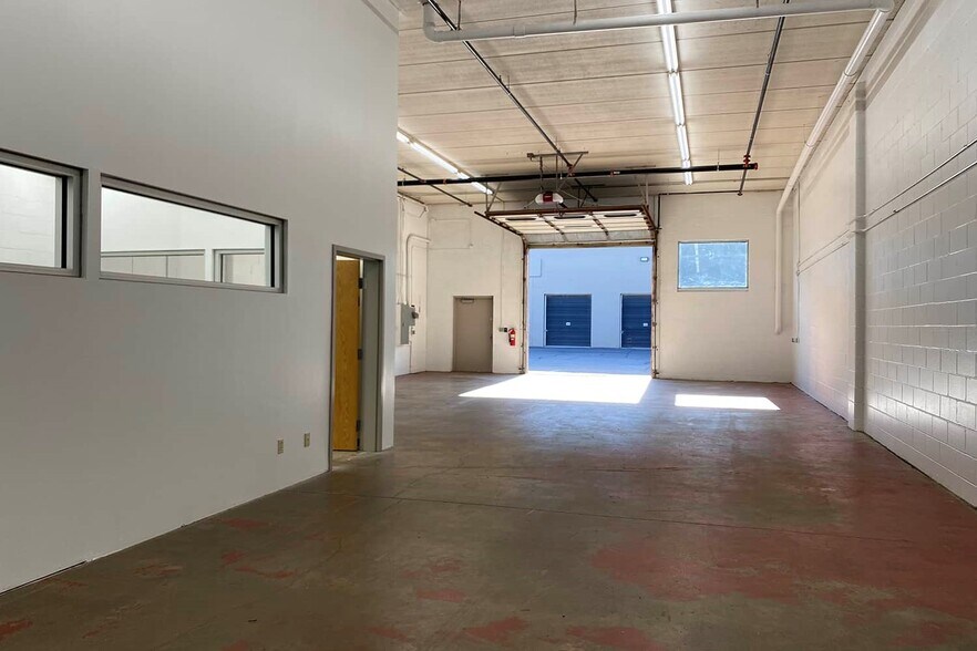 More Photos Of 6309-6323 Cambridge St, Saint Louis Park Warehouse For Lease