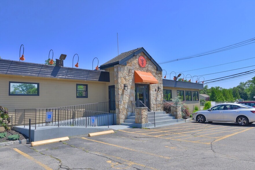 More Photos Of 7354-7366 Post Rd, North Kingstown Restaurant For Sale